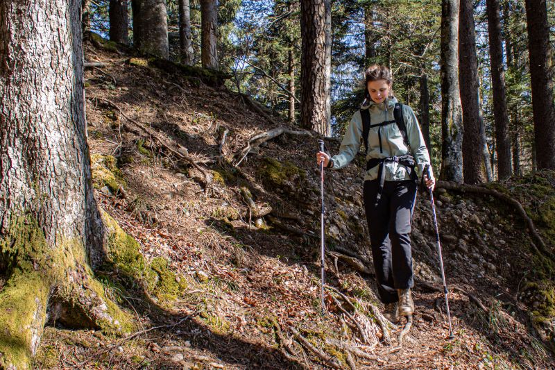 Partez à l’aventure avec la veste Mountain Light Hardshell d’Ayacucho